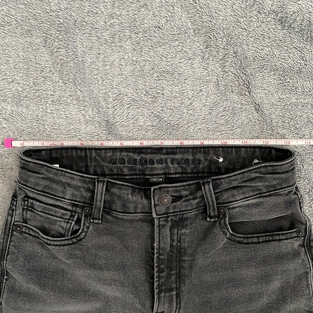 American Eagle Outfitters Women’s Black washed Mom Jeans Size 2 Regular Stretch - Picture 8 of 11